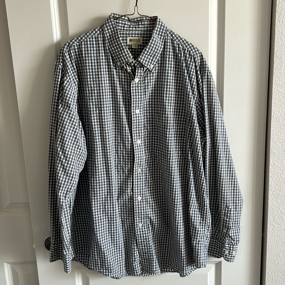 Haggar Clothing Men’s Grey Checkered Dress Shirt